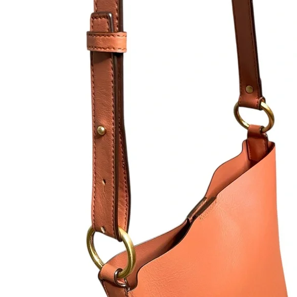 Donna Karan Adan Bucket Bag 100% Leather Pockets & Interior w/ Adjustable Strap - Picture 3 of 13